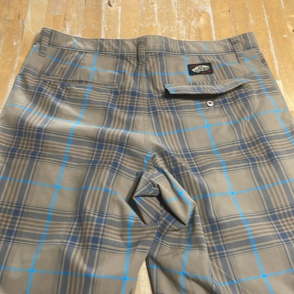 Men’s vans off the wall plaid shorts - Picture 6 of 9